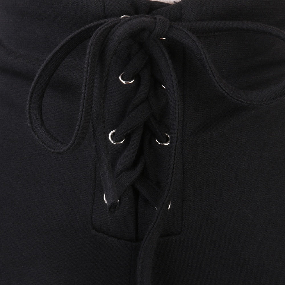 Eyelet straps slim shorts - Fabric of Cultures